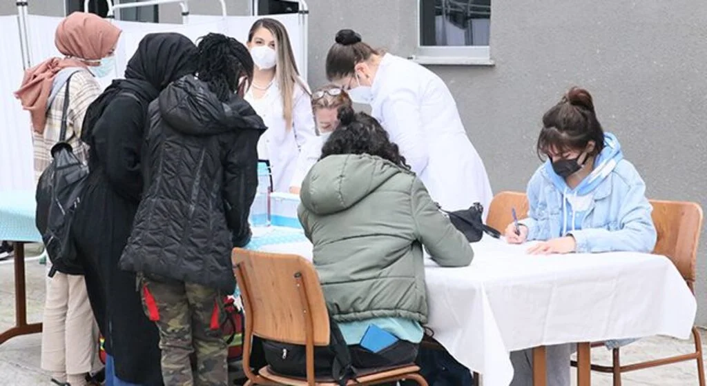 Yurtta kalan öğrencilere Kovid-19 aşısı yapılıyor