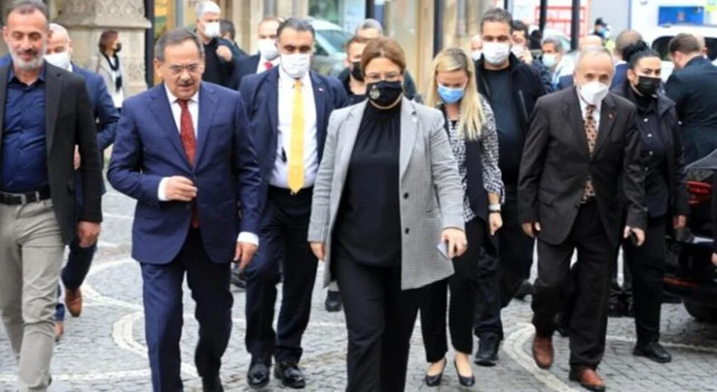 Bakan Derya Yanık, Samsun Büyükşehir Belediyesi'ni ziyaret etti
