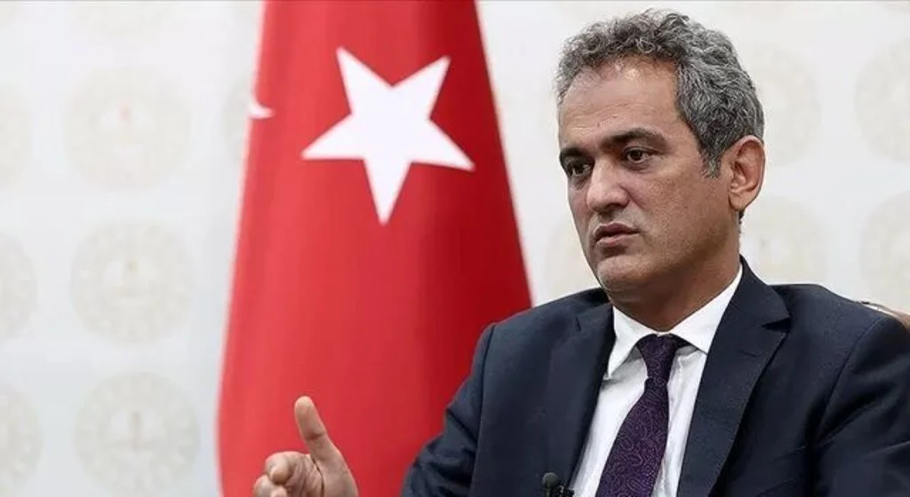 Bakan Özer: Sistem kendi kendini kapatana kadar okullar açık olacak