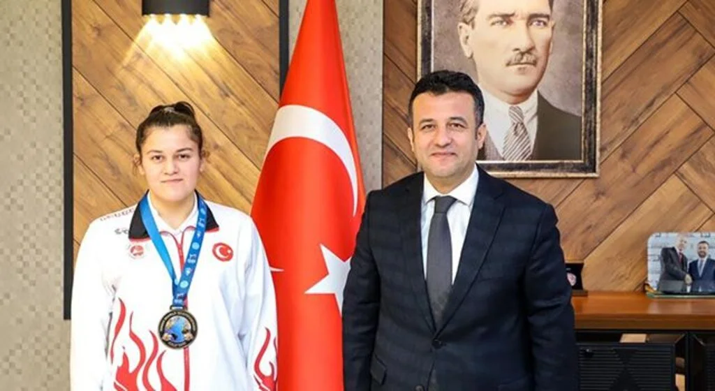 Başkan Doğan’dan dünya üçüncüsü Beyza’ya tebrik