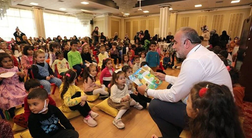 Canik’te minikler, Başkan Sandıkçı’dan masal dinledi