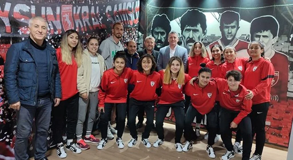 Dişi Kramponlara Deplasman Desteği