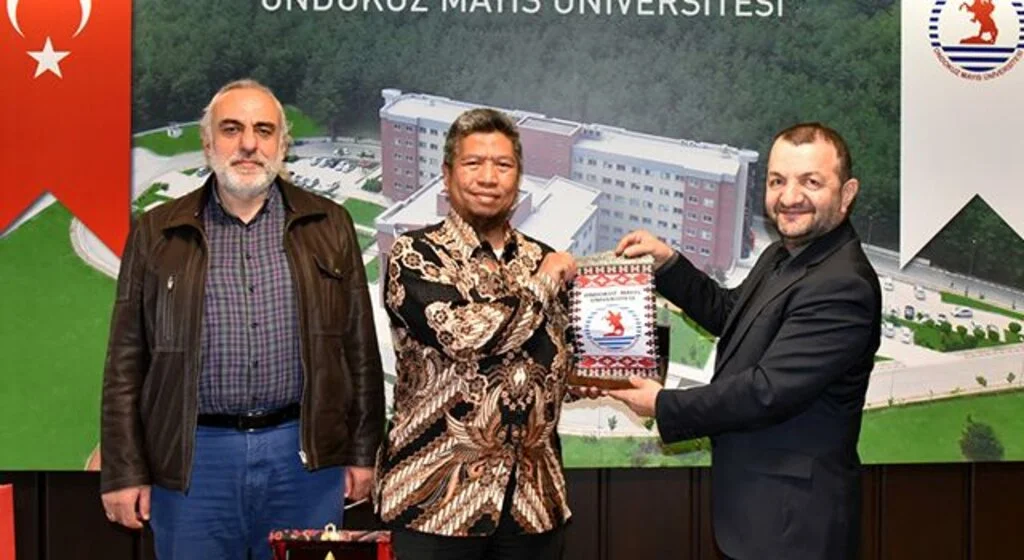 Endonezya Biru Marmara  Grup CEO’su OMÜ'de 