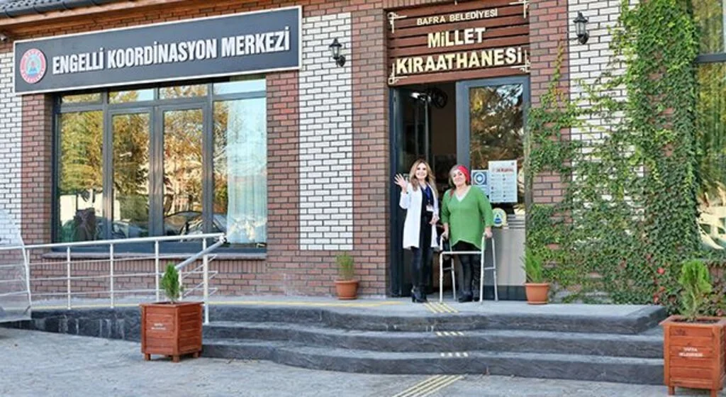 Engelli bireyler geleneksel el sanatlarıyla hem üretiyor hem sosyalleşiyor