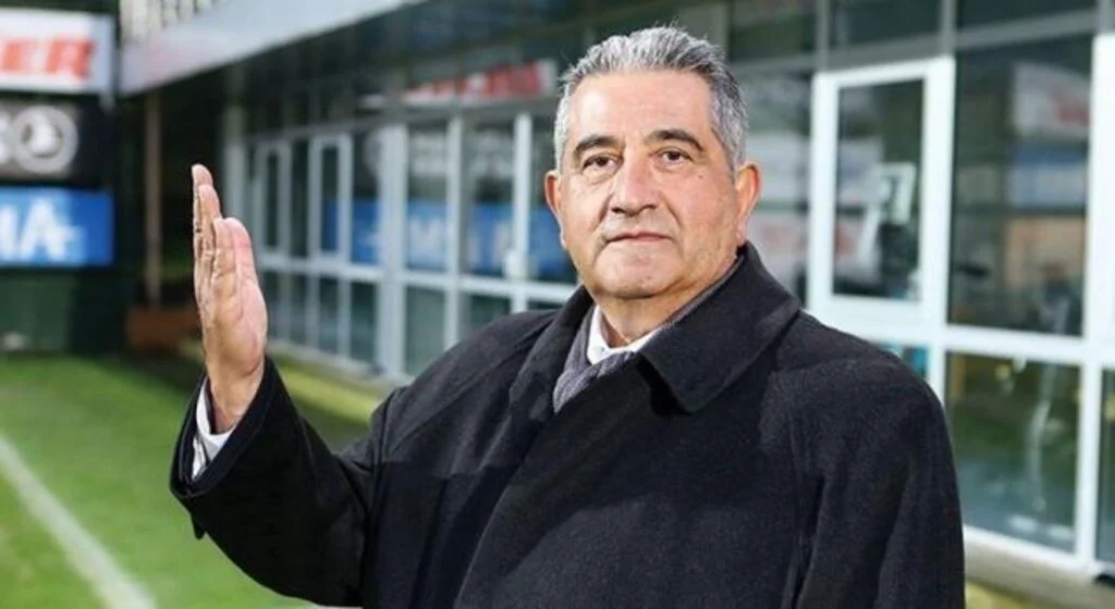 Eski Fenerbahçe Başkan Yardımcısı ve Basın Sözcüsü Mahmut Uslu, stadyumda Ur Yapıç'a ​​seslendi