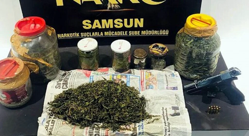 Evinde ve aracında satışa hazır uyuşturucuyla yakalandı
