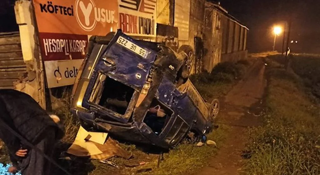 Hafif ticari araç takla attı: 1 yaralı