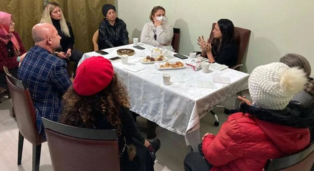 Halk Eğitim Merkezi'nde görevli usta eğitici ve öğretmenler: Kaçak işçiler gibiyi