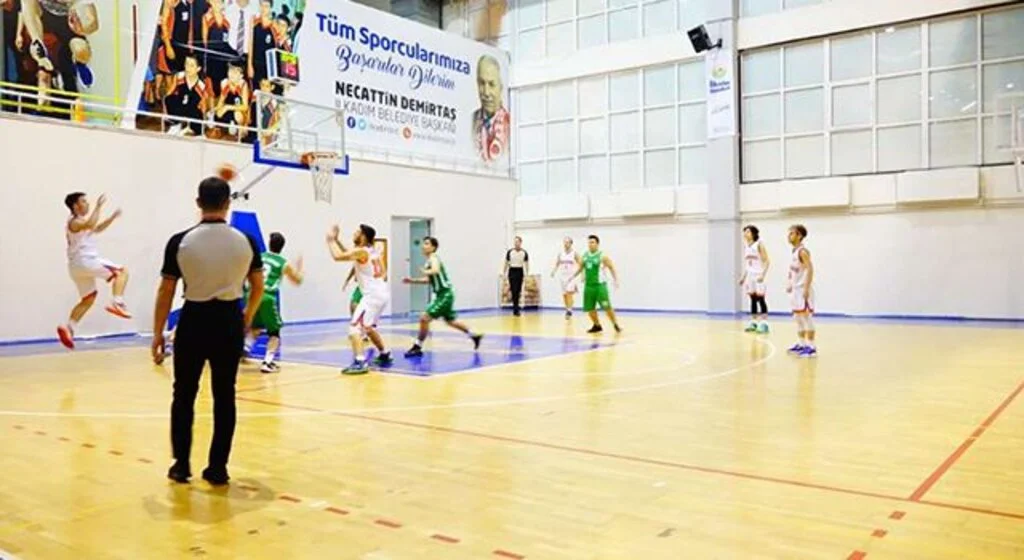İlkadım Basketbol Takımı İl Müsabakalarına Çifte Galibiyetle Başladı