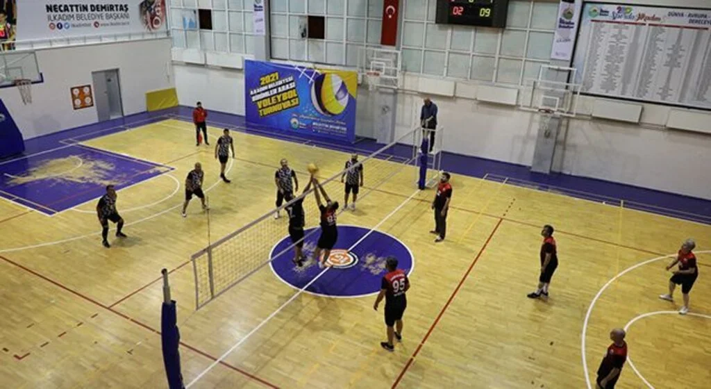 İlkadım Belediyesi Birimler Arası Voleybol Turnuvasında Renkli Görüntüler