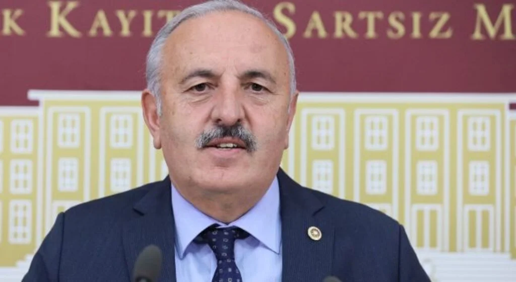 İYİ Parti Milletvekili Bedri Yaşar: Atanamayan öğretmenler buruk kutladı