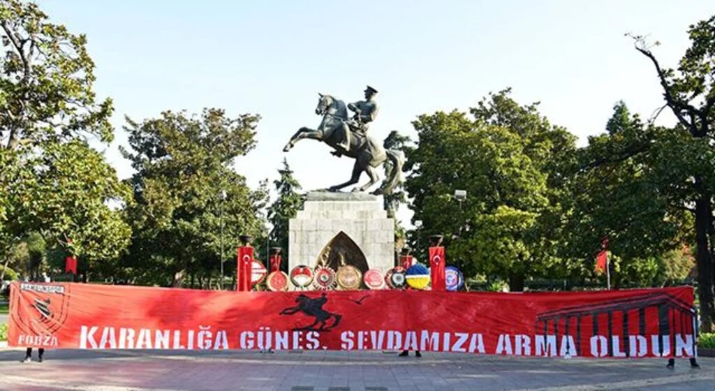 'Karanlığa Güneş, Sevdamıza Arma Oldun'