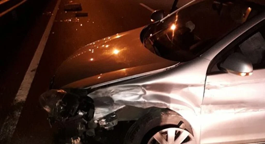 Kediye çarpmamak için kaza yaptı: 2 yaralı