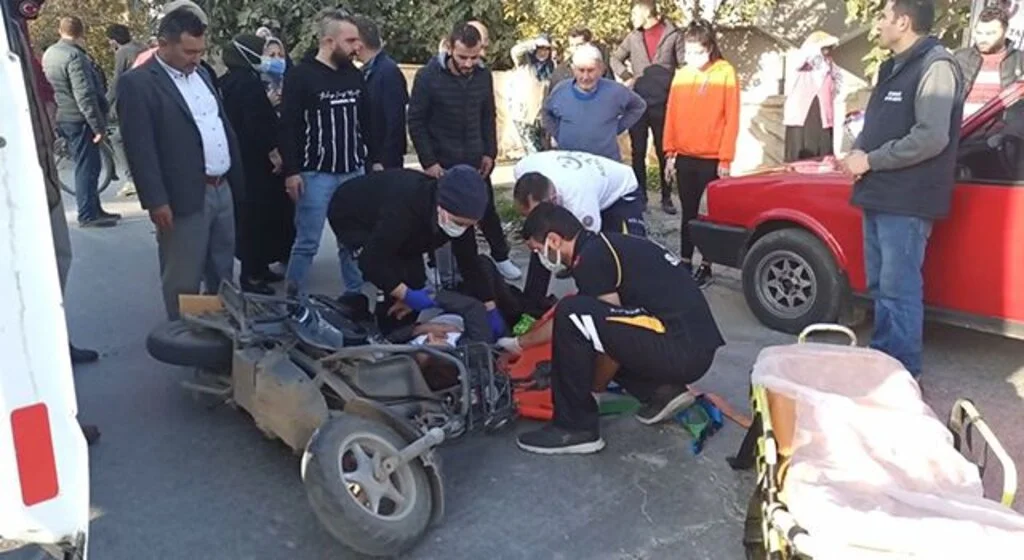 Minibüse çarpan elektrikli bisiklet sürücüsü yaralandı