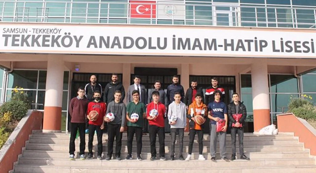 MİSİAD'dan Öğrencilere Spor Malzemesi Desteği