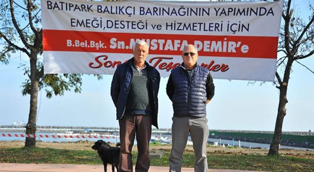 Olta balıkçılarından Başkan Demir’e pankartlı teşekkür