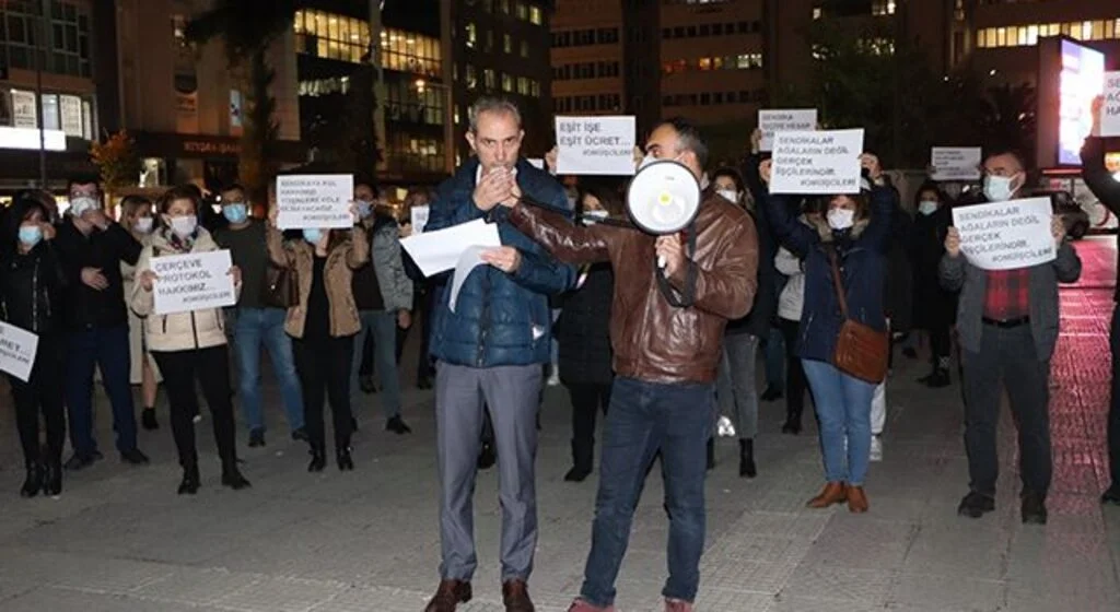 Sağlık işçileri kendi sendikalarını protesto etti