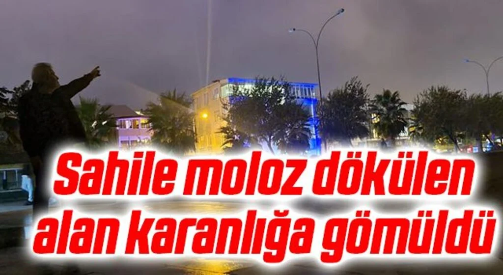 Sahile moloz dökülen alan karanlığa gömüldü
