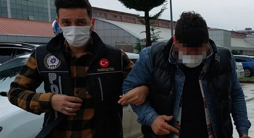 Samsun'da bir kişi araç içinde uyuşturucuyla yakalandı