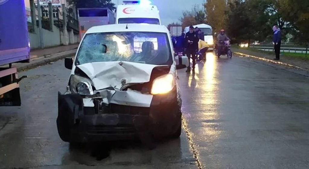 Samsun'da kazada motosiklette bulunan 2 kişi ağır yaralandı
