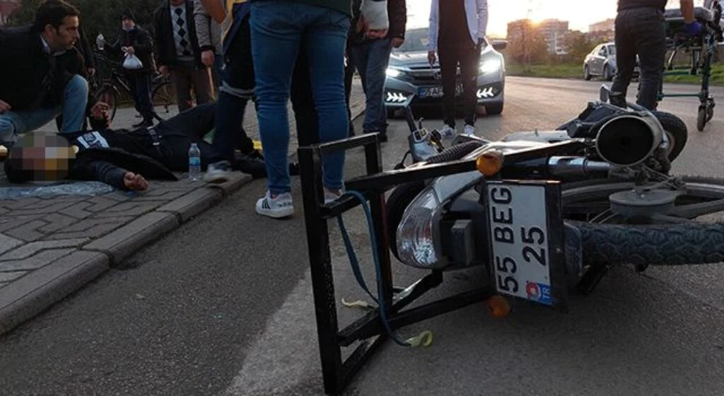 Samsun'da motosiklet otomobil ile çarpıştı: 2 yaralı