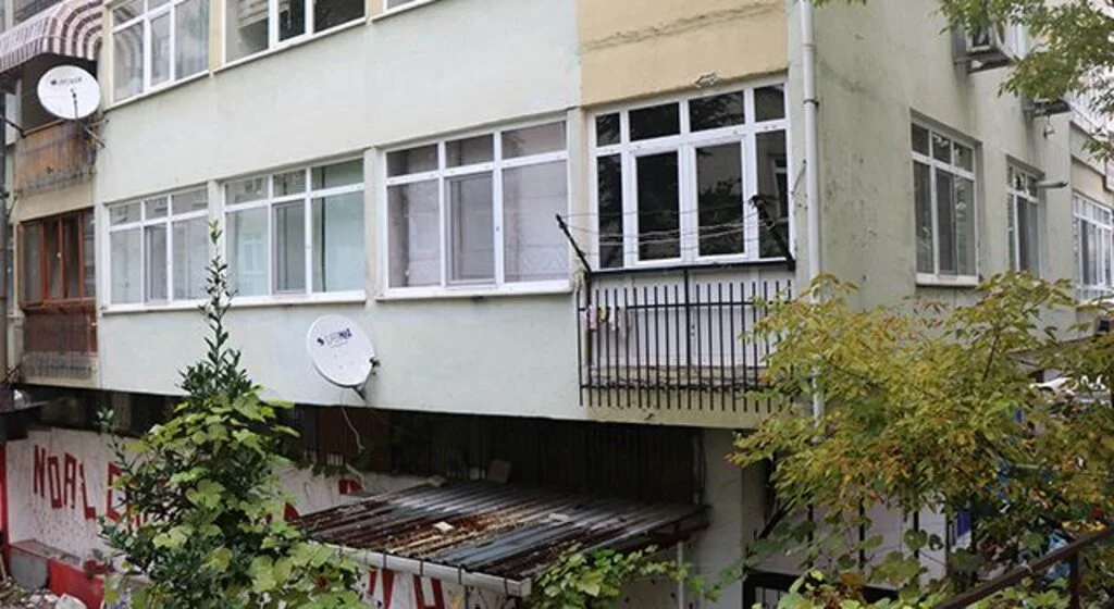 Samsun'da Polis bıçakla rehin alınan karı-kocayı saldırganın bileğini ısırarak kurtardı