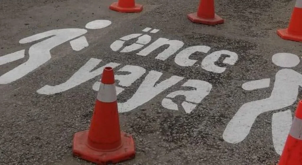 Samsun'da yaya geçidi çizgileri ile "önce yaya" görselleri yenilendi