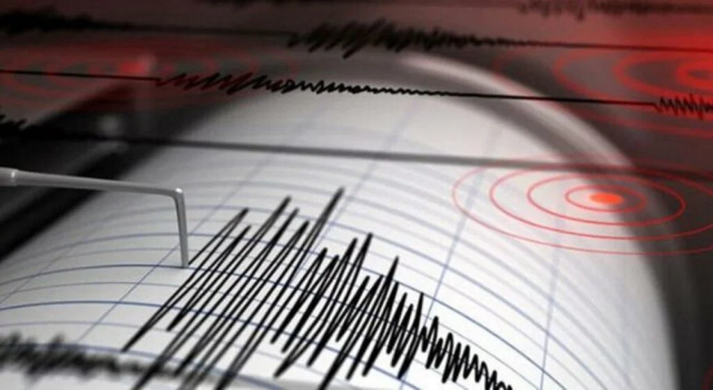 Son Dakika: Erzurum'da 4.7 büyüklüğünde deprem! Çevre illerde de hissedildi