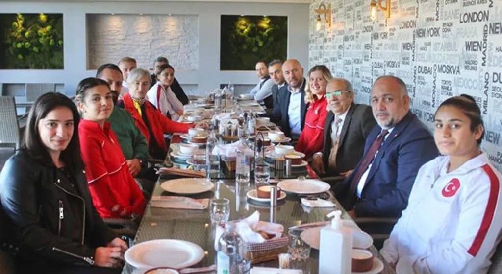 Tekkeköy Belediye Başkanı Hasan Togar, Kocakaya ve Sporcuları Ağırladı