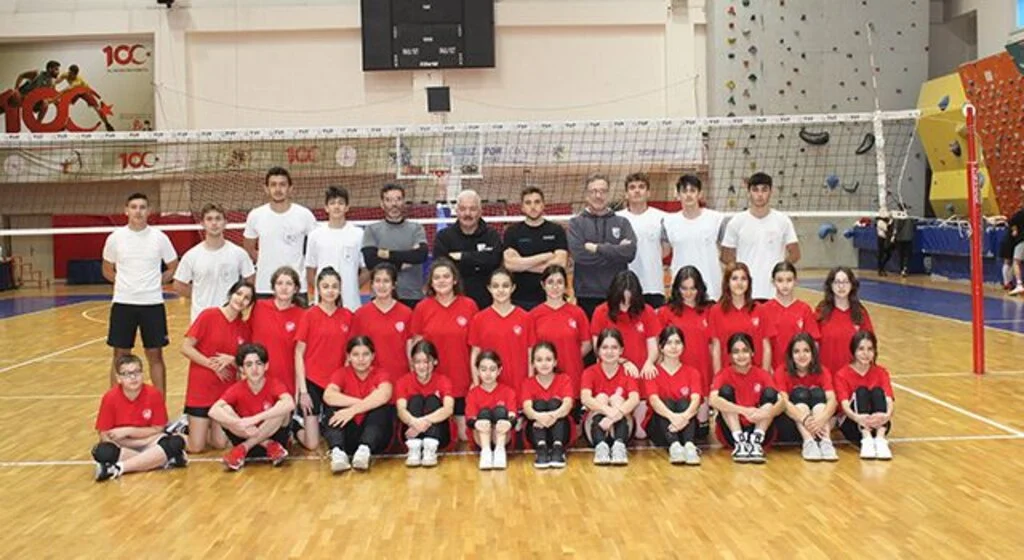 Voleybolun Yıldızları Yetişiyor