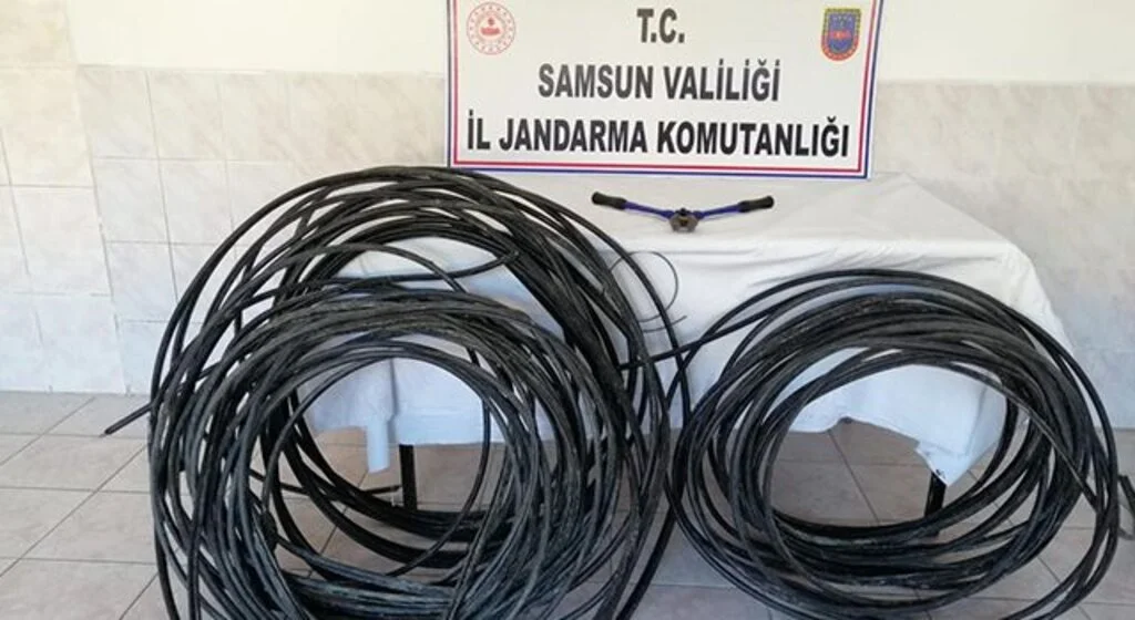 130 metre kablo çalan 3 kişi jandarmaya yakalandı