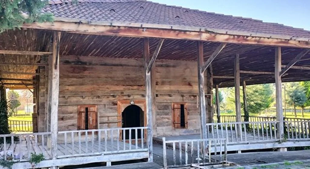 200 yıllık ahşap çivisiz camiye restorasyon