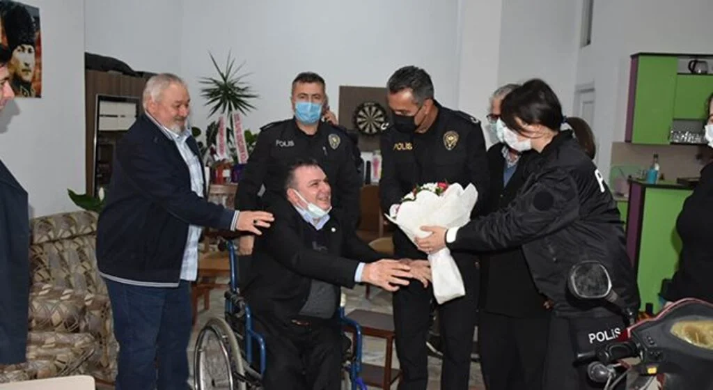 Bafra polisi engellilerin yanında