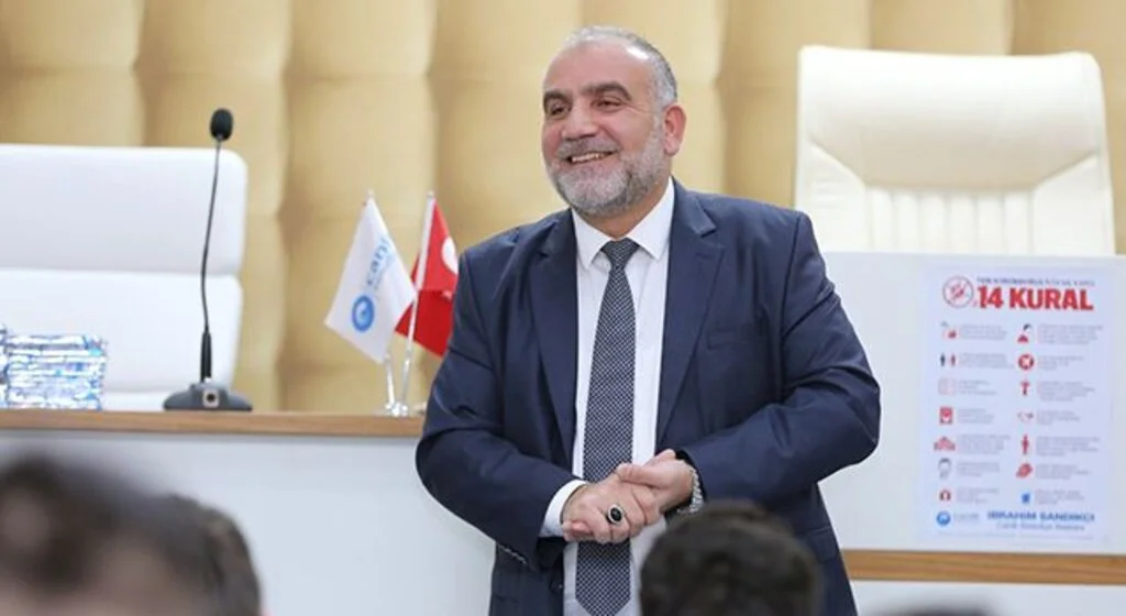 Canik Belediye Başkanı İbrahim Sandıkçı bilim turuna çıkan gençleri ağırladı