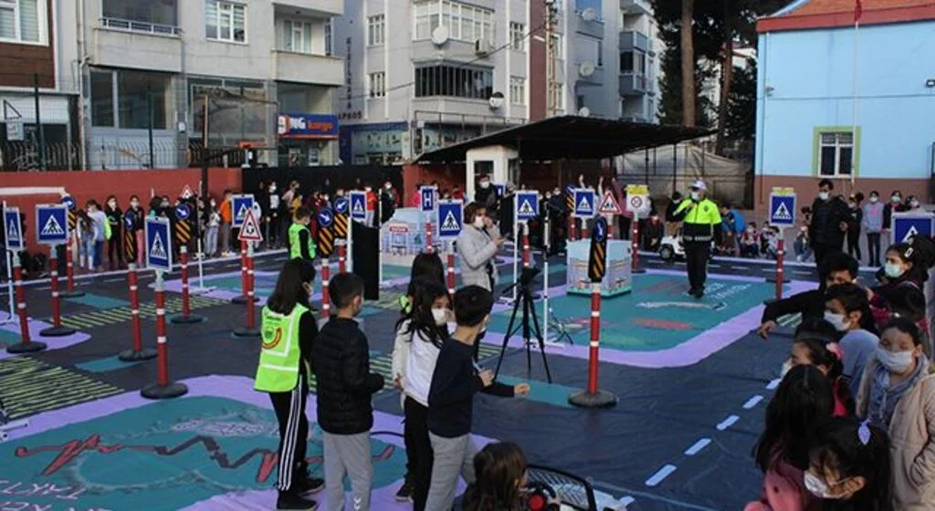 Çarşamba'da Miniklere trafik eğitimi