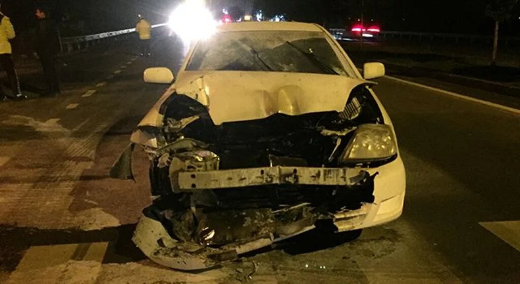 Çarşamba'da otomobilin kamyona çarptığı kazada 2 kişi yaralandı