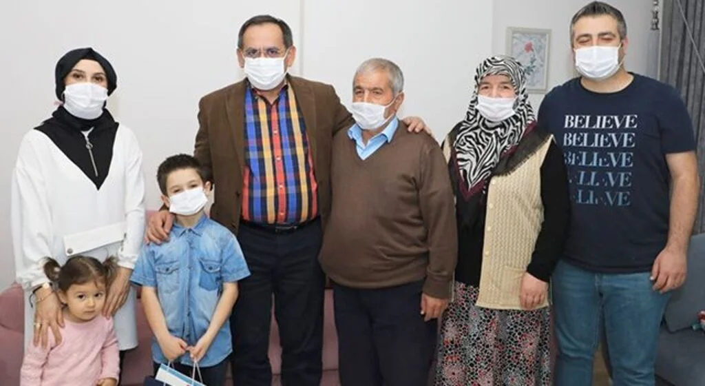 Çocukların hediyesi Başkan Demir’den