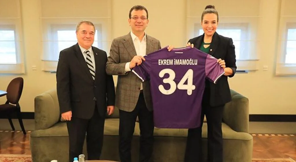 Ekrem İmamoğlu'na hediye Samsunspor forması