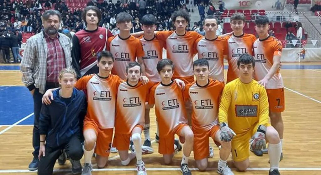 Genç Erkekler Futsal İlkadım Şampiyonu Gazi Lisesi