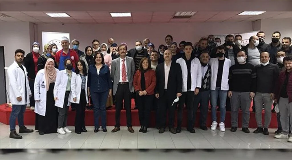 Huzurevi çalışanlarına hasta bakım eğitimi