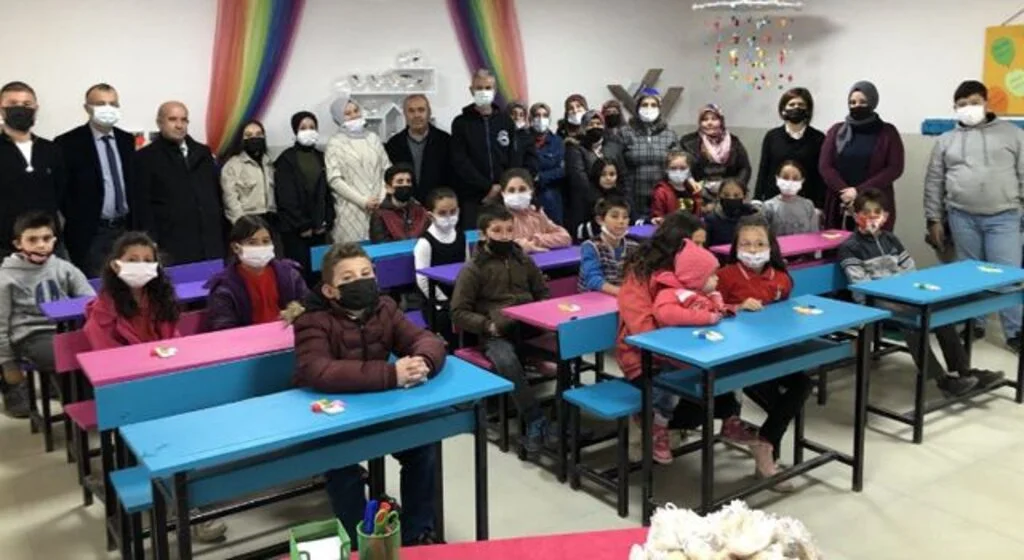 Kavak 19 Mayıs Ortaokulunda "Sınıfımız Yeni Baştan" projesi uygulamaya konuldu