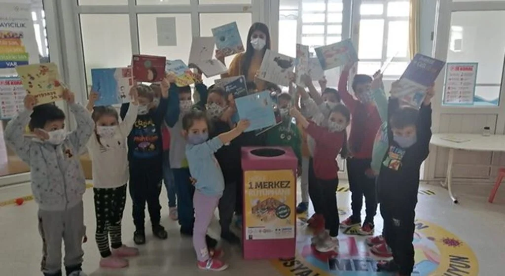 Kavak'ta Minik öğrencilerin 'kitap' seferberliği