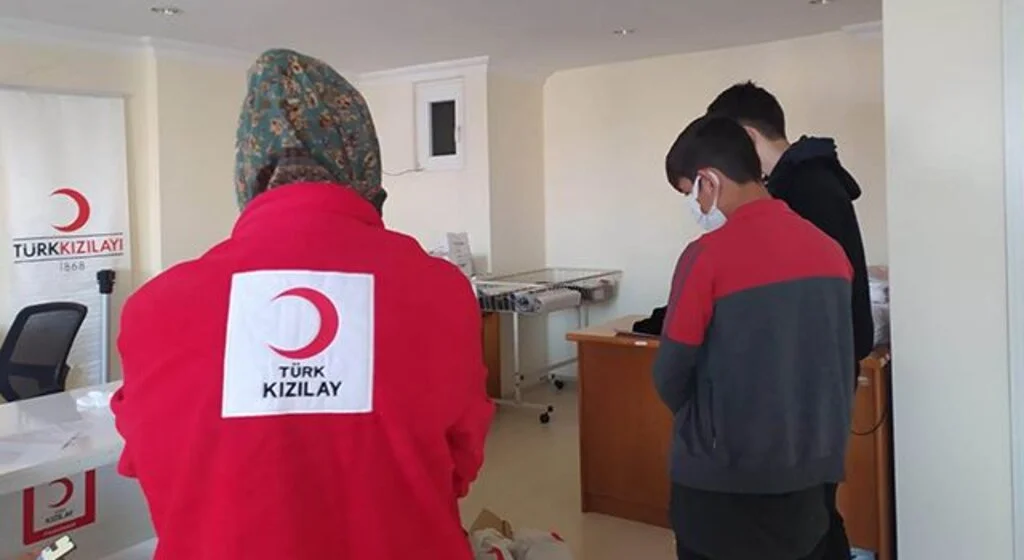 Kızılay’dan ihtiyaç sahibi öğrencilere kış desteği