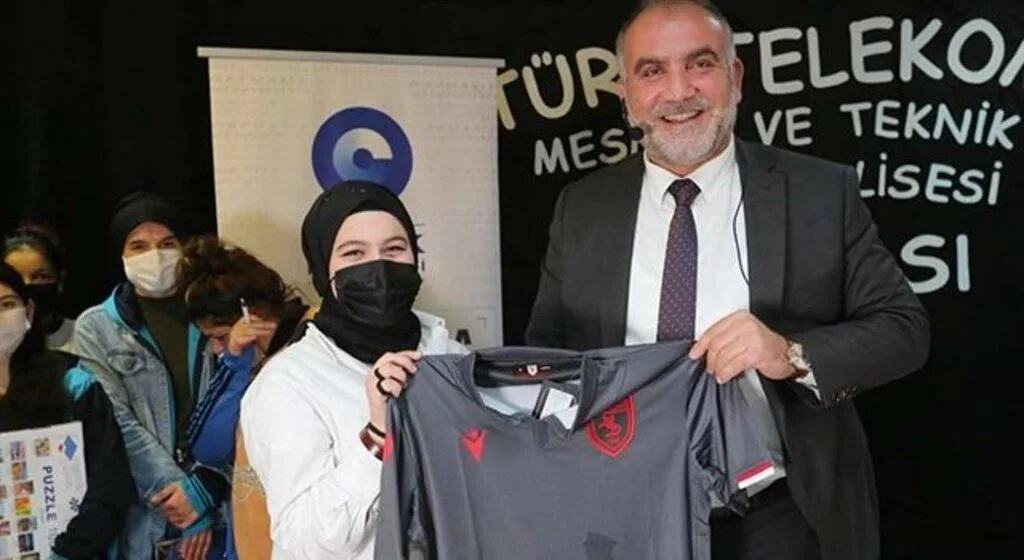 Öğrenciler Canik Belediye Başkanı İbrahim Sandıkçı'ya sordu 
