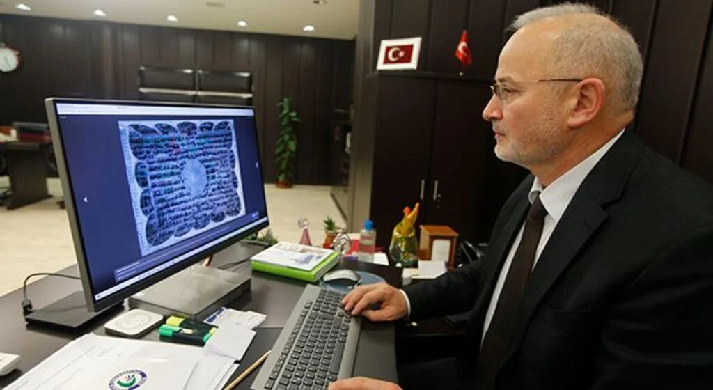OMÜ Rektörü Prof. Dr. Yavuz Ünal Fotoğraflara hayran kaldı