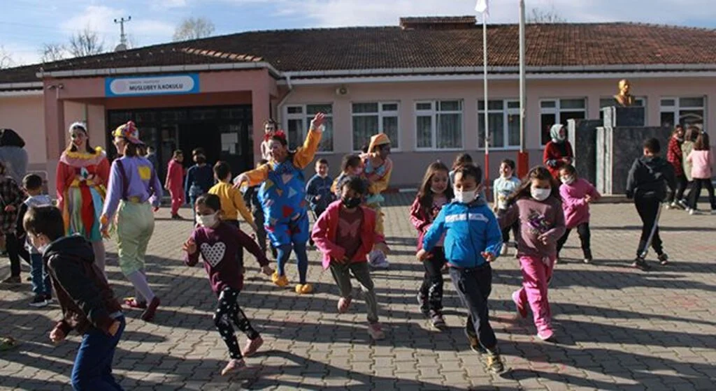 OMÜ’lü tiyatrocular kırsalda