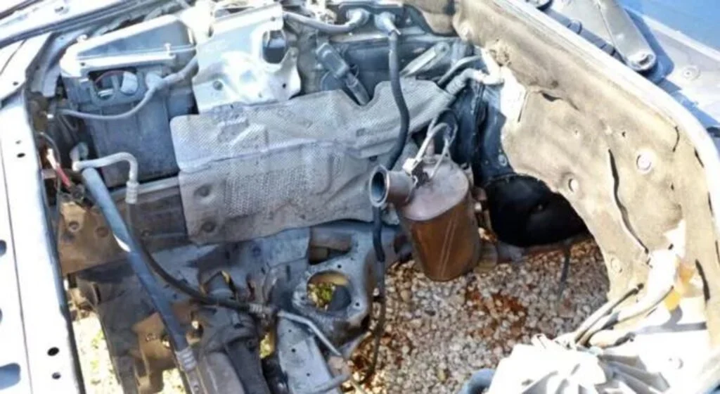 Önce sök sonra tak! Hacizli araçta polisi bile şaşkına çeviren dolandırıcılık