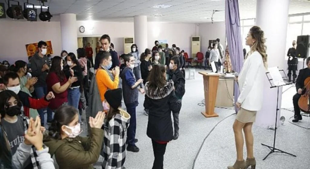 Özel öğrenciler konserde coştu