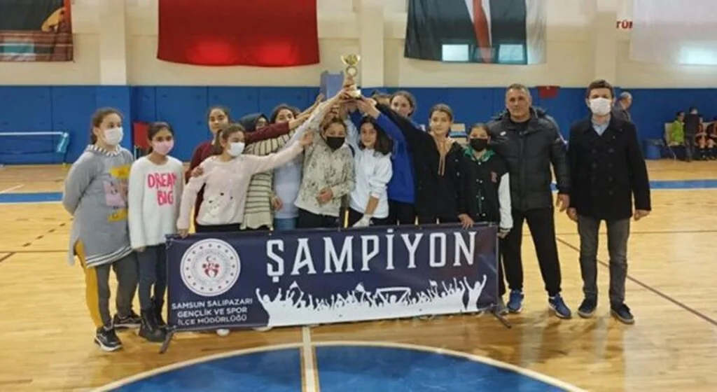 Salıpazarı ilçe birincisi Yavaşbey Ortaokulu