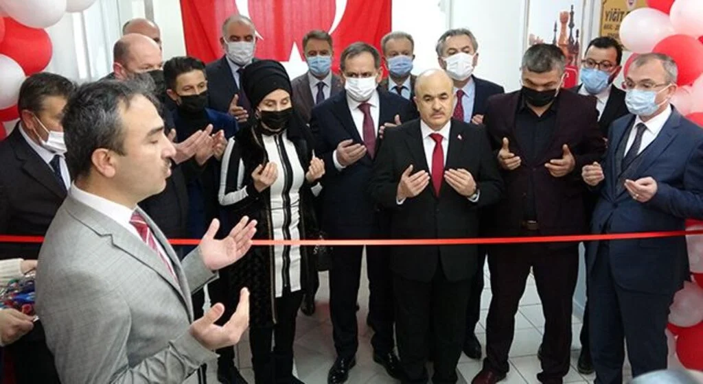 Samsun’da Yiğit Benzer’in adı okulunda açılan sınıfa verildi